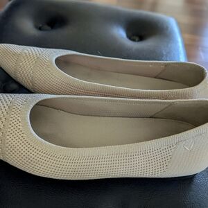 Elegant Vivaia  Cream Stretch Women's Flats 7